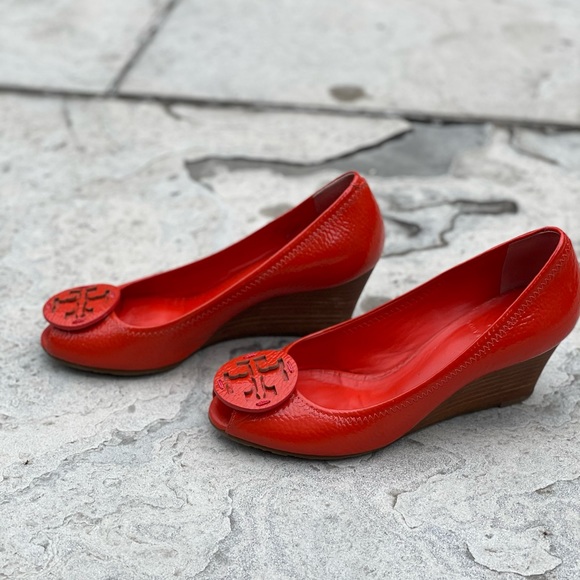 Tory Burch wedge peep toe pump - Picture 4 of 5